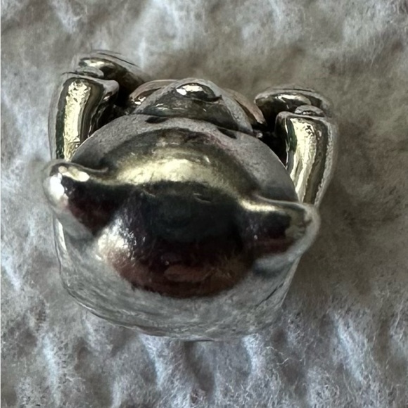 Pandora: Limited Edition Bear My Heart Charm (Retired) - Picture 3 of 16